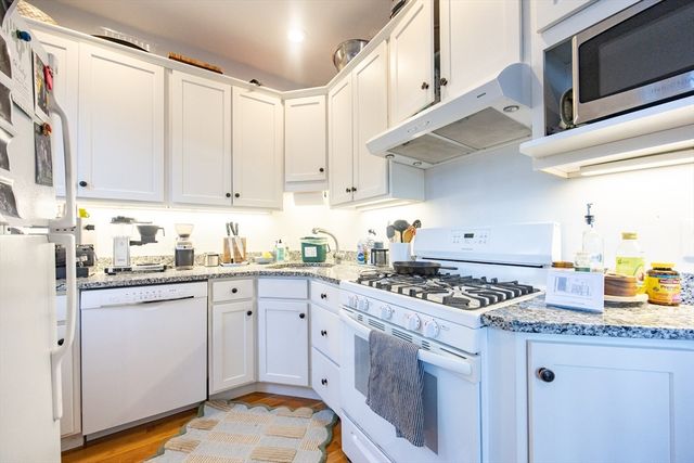 88 Hancock St 12, Cambridge, MA 02139