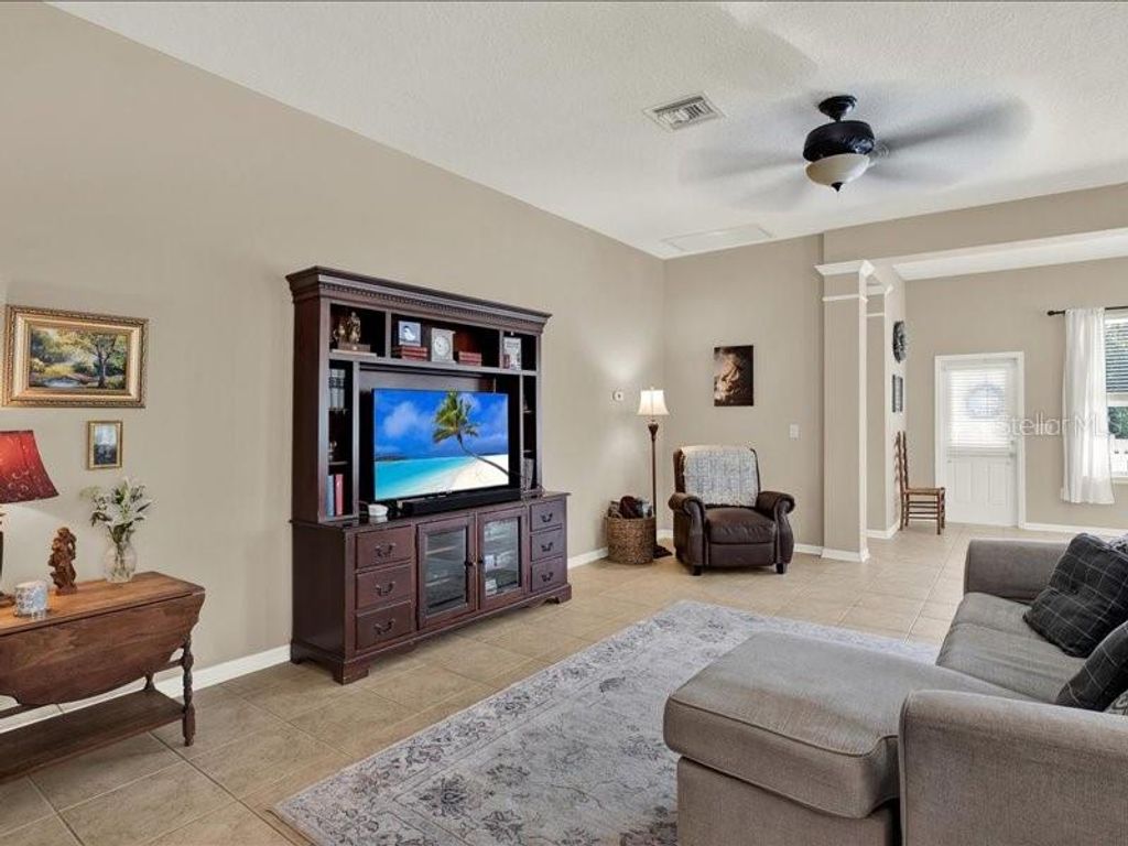 Image 11 of property listing at 13305 TIGER LILLY LANE, Tampa, FL 33625