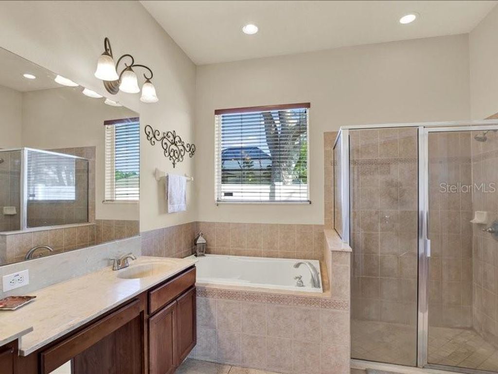 Image 16 of property listing at 13305 TIGER LILLY LANE, Tampa, FL 33625