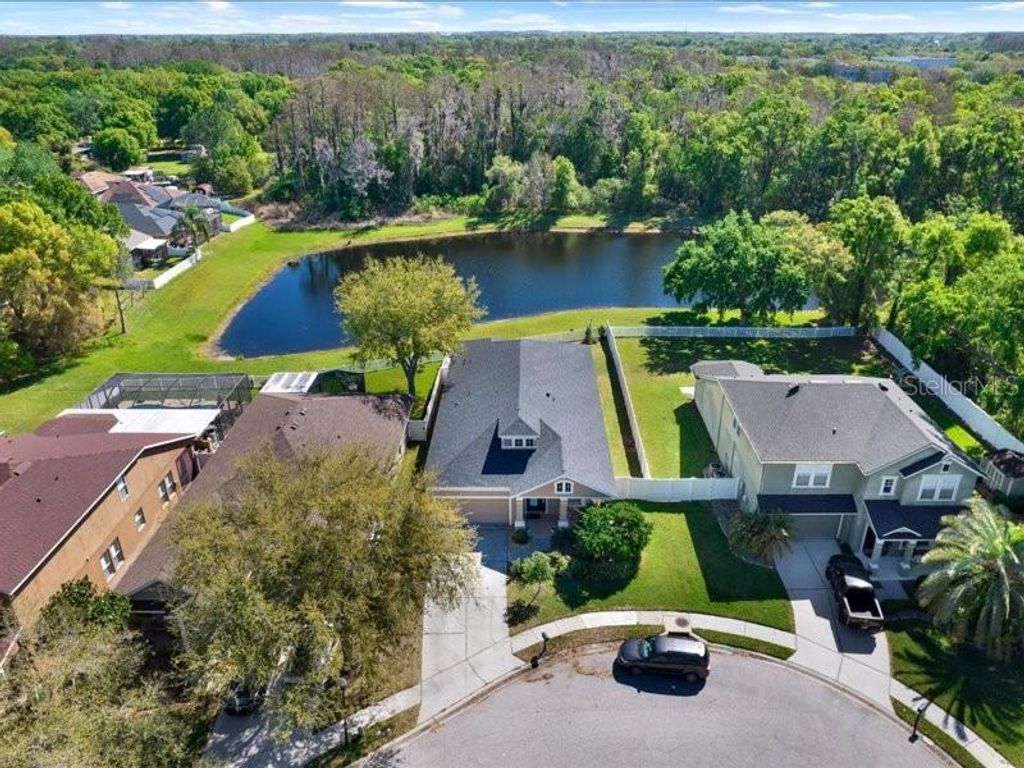 Image 5 of property listing at 13305 TIGER LILLY LANE, Tampa, FL 33625