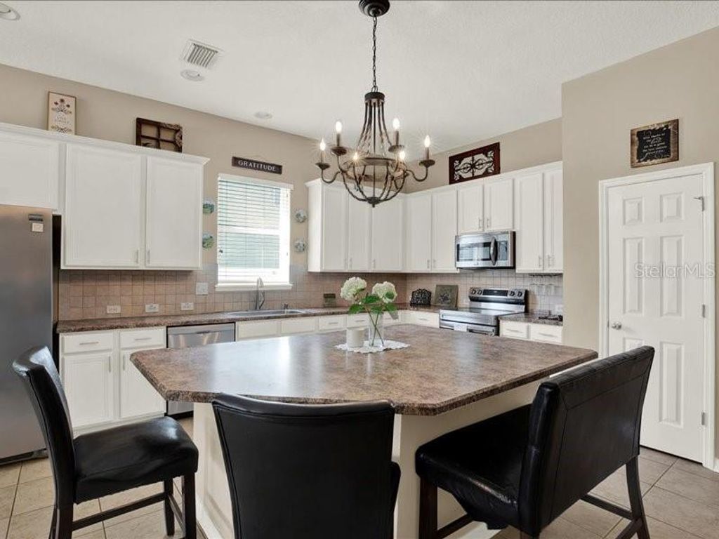 Image 9 of property listing at 13305 TIGER LILLY LANE, Tampa, FL 33625