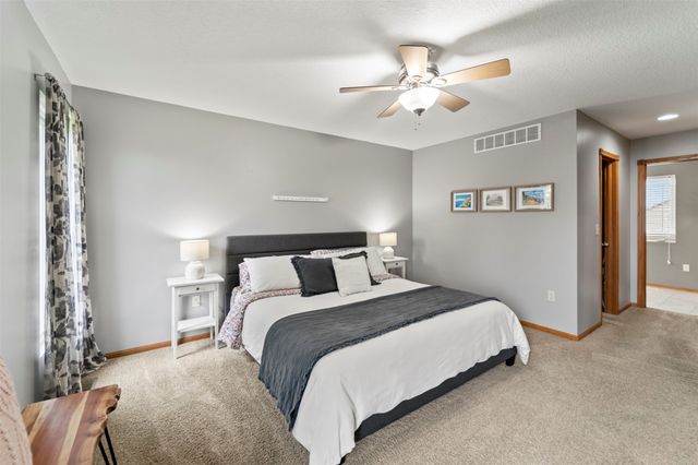 409 Tailfeather Court NW, Bondurant, IA 50035