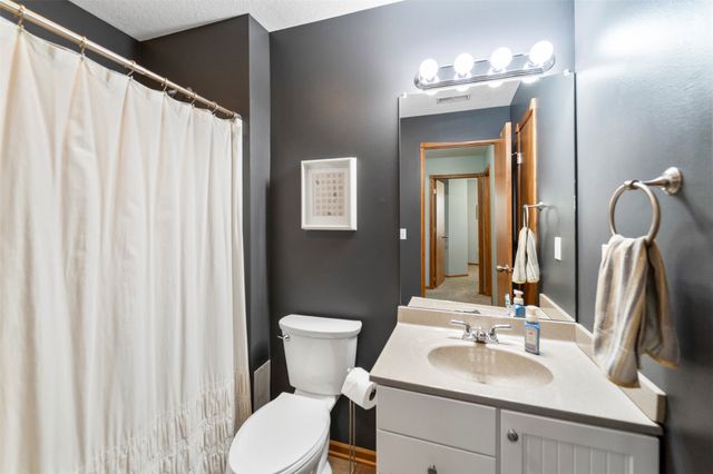 409 Tailfeather Court NW, Bondurant, IA 50035
