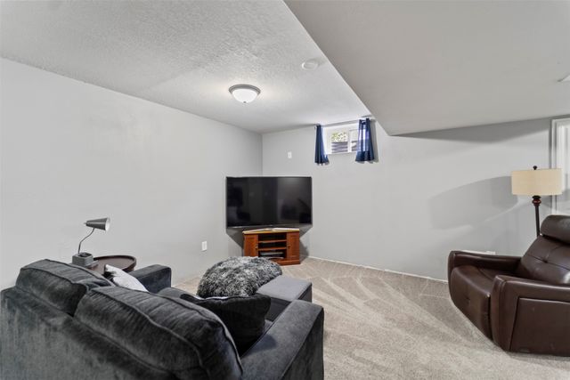409 Tailfeather Court NW, Bondurant, IA 50035