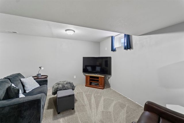 409 Tailfeather Court NW, Bondurant, IA 50035