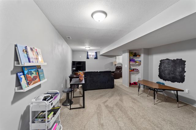 409 Tailfeather Court NW, Bondurant, IA 50035