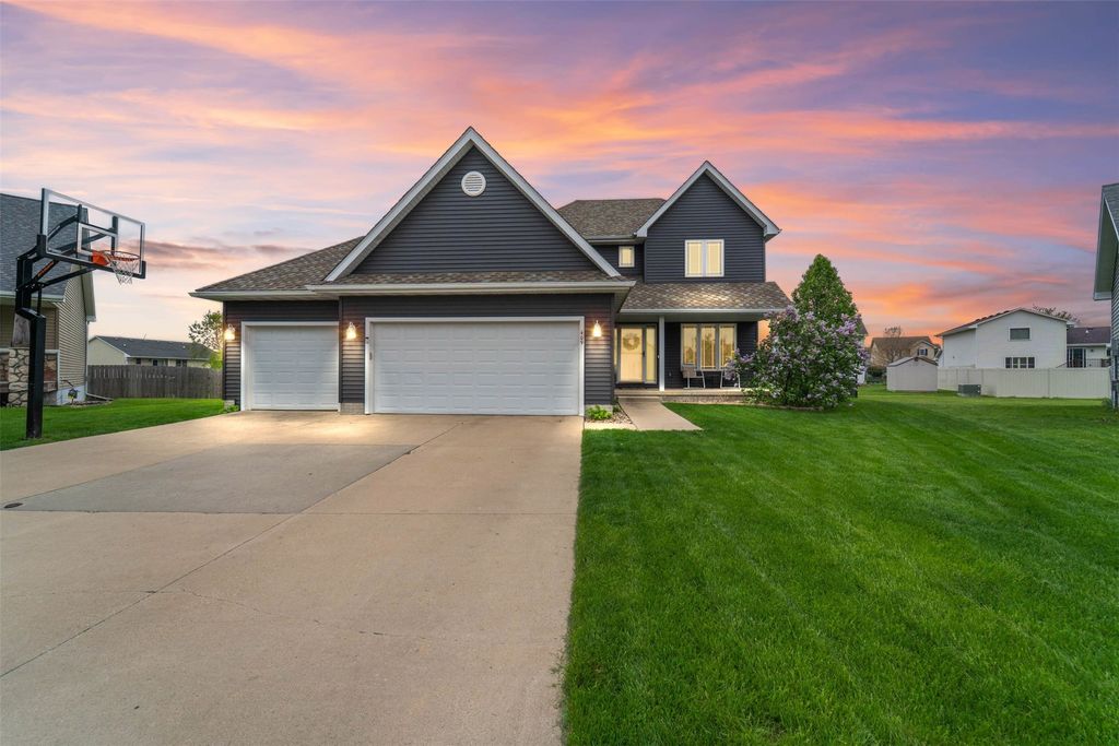 409 Tailfeather Court NW, Bondurant, IA 50035