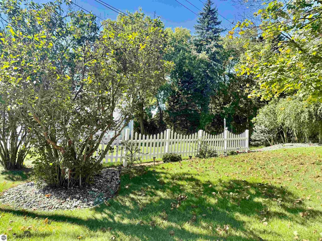 Image 16 of property listing at 135 Fox Place, St Louis, MI 48880