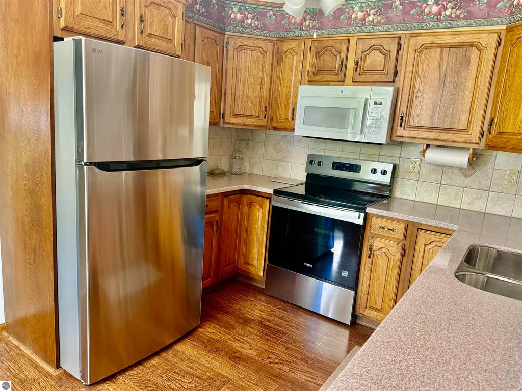 Image 26 of property listing at 135 Fox Place, St Louis, MI 48880