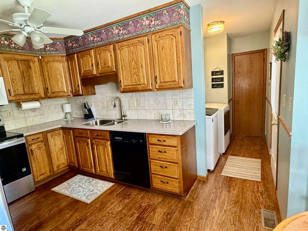 Image 28 of property listing at 135 Fox Place, St Louis, MI 48880