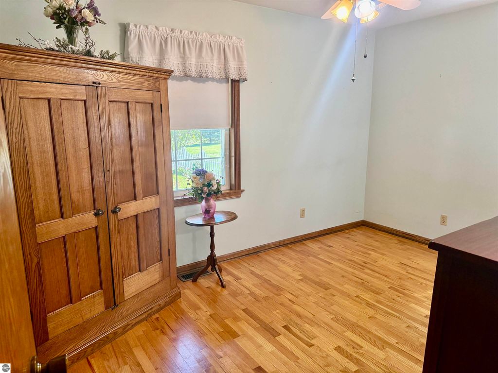 Image 39 of property listing at 135 Fox Place, St Louis, MI 48880