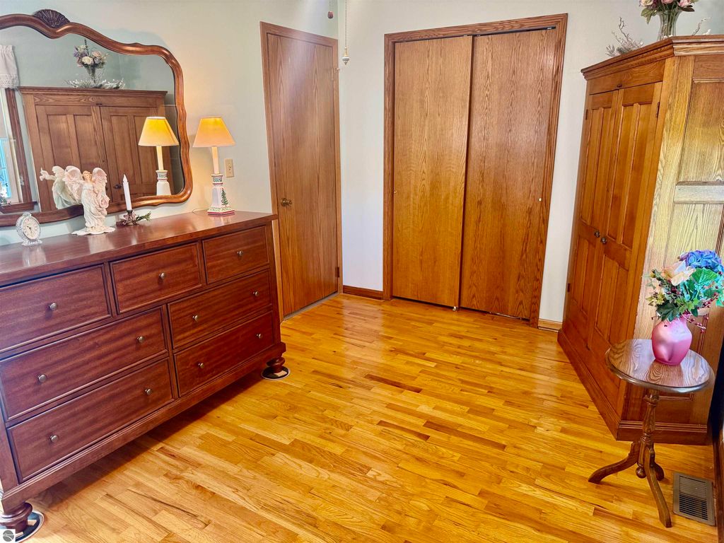 Image 40 of property listing at 135 Fox Place, St Louis, MI 48880
