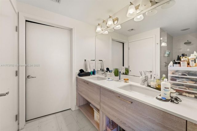 16385 Biscayne Blvd 1019, North Miami Beach, FL 33160