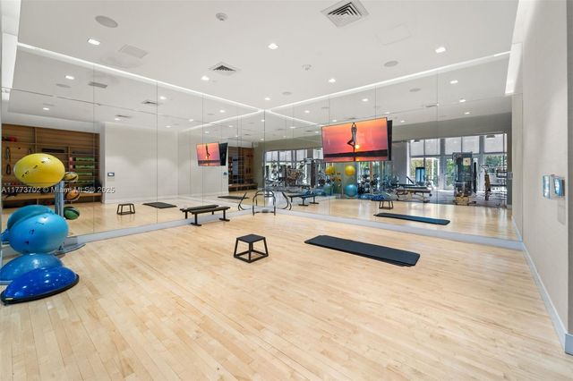 16385 Biscayne Blvd 1019, North Miami Beach, FL 33160