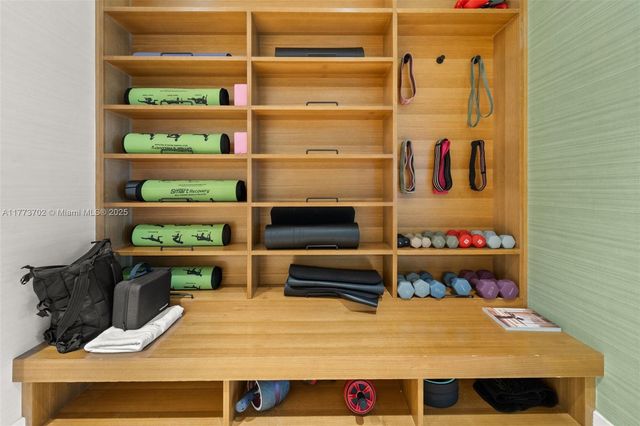 16385 Biscayne Blvd 1019, North Miami Beach, FL 33160