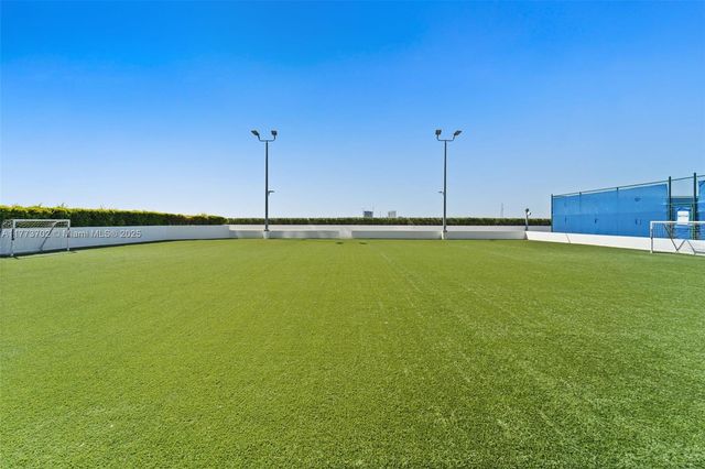 16385 Biscayne Blvd 1019, North Miami Beach, FL 33160