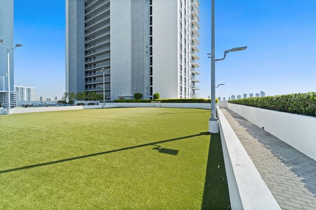 16385 Biscayne Blvd 1019, North Miami Beach, FL 33160