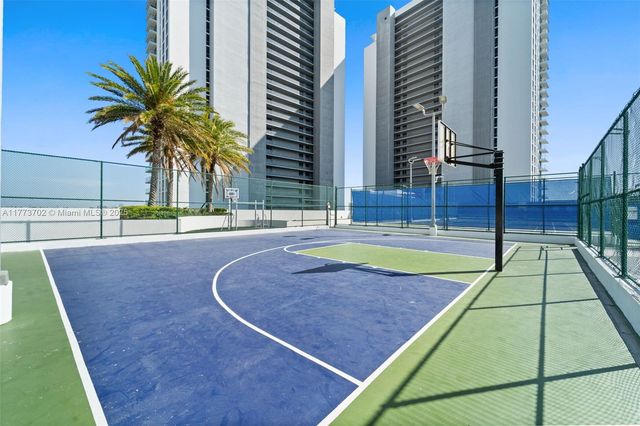 16385 Biscayne Blvd 1019, North Miami Beach, FL 33160