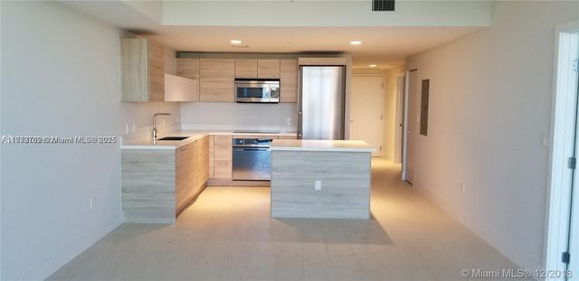 16385 Biscayne Blvd 1019, North Miami Beach, FL 33160