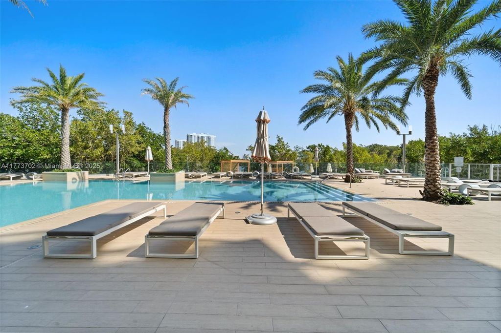 16385 Biscayne Blvd 1019, North Miami Beach, FL 33160