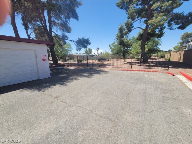 629 Pecos Way, Las Vegas, NV 89121
