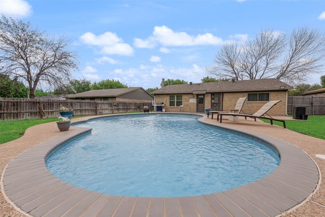 5721 Macneill Drive, Haltom City, TX 76148