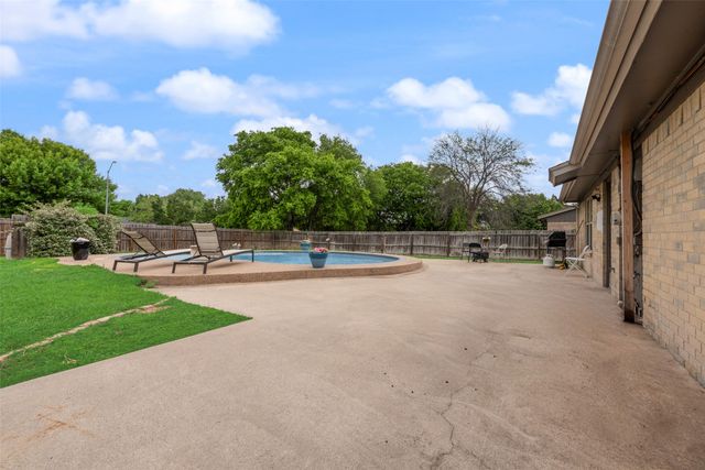 5721 Macneill Drive, Haltom City, TX 76148