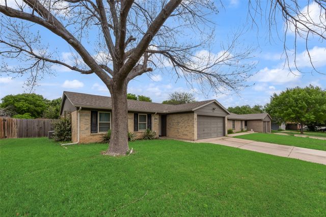5721 Macneill Drive, Haltom City, TX 76148