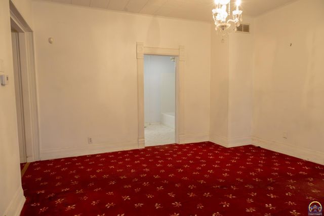 1112 SW 2nd ST, Topeka, KS 66606