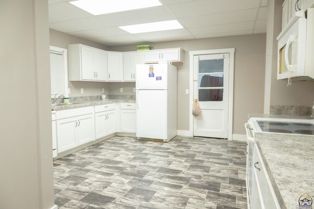 1112 SW 2nd ST, Topeka, KS 66606