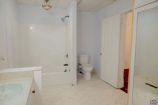 1112 SW 2nd ST, Topeka, KS 66606