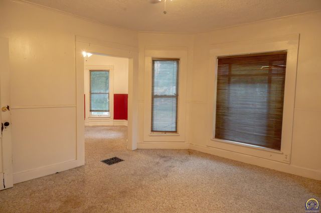 1112 SW 2nd ST, Topeka, KS 66606