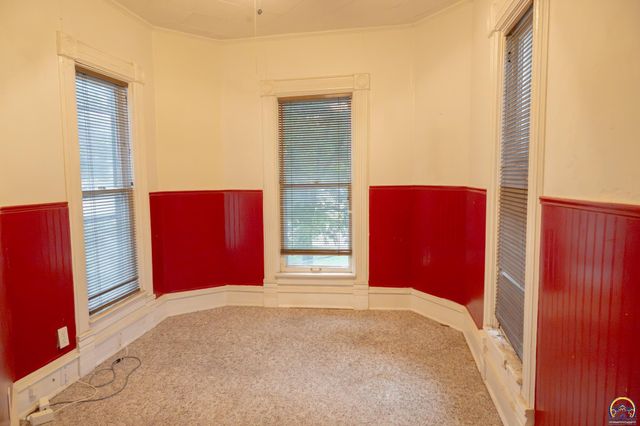1112 SW 2nd ST, Topeka, KS 66606