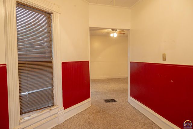 1112 SW 2nd ST, Topeka, KS 66606
