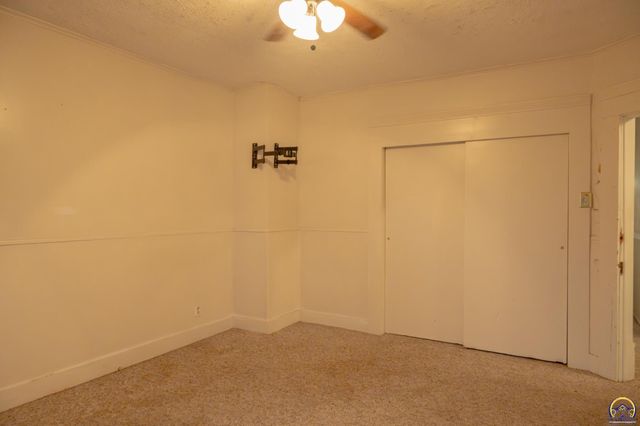 1112 SW 2nd ST, Topeka, KS 66606