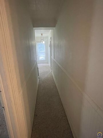 1112 SW 2nd ST, Topeka, KS 66606