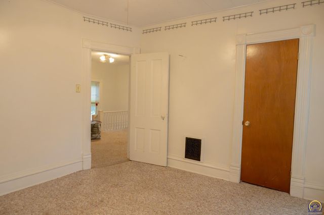 1112 SW 2nd ST, Topeka, KS 66606