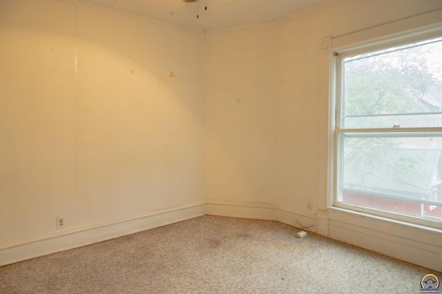 1112 SW 2nd ST, Topeka, KS 66606