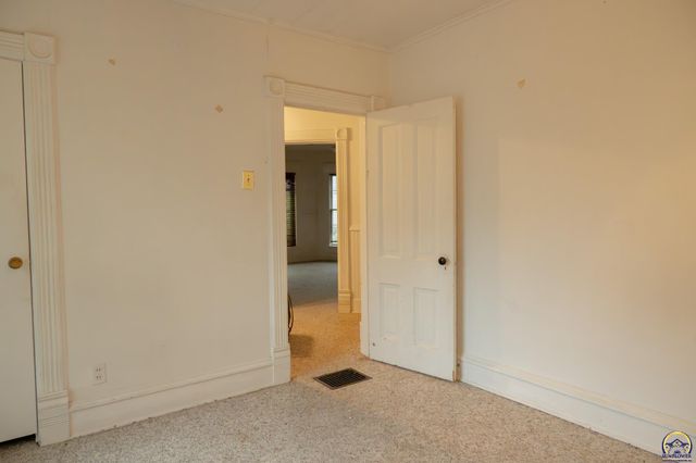 1112 SW 2nd ST, Topeka, KS 66606