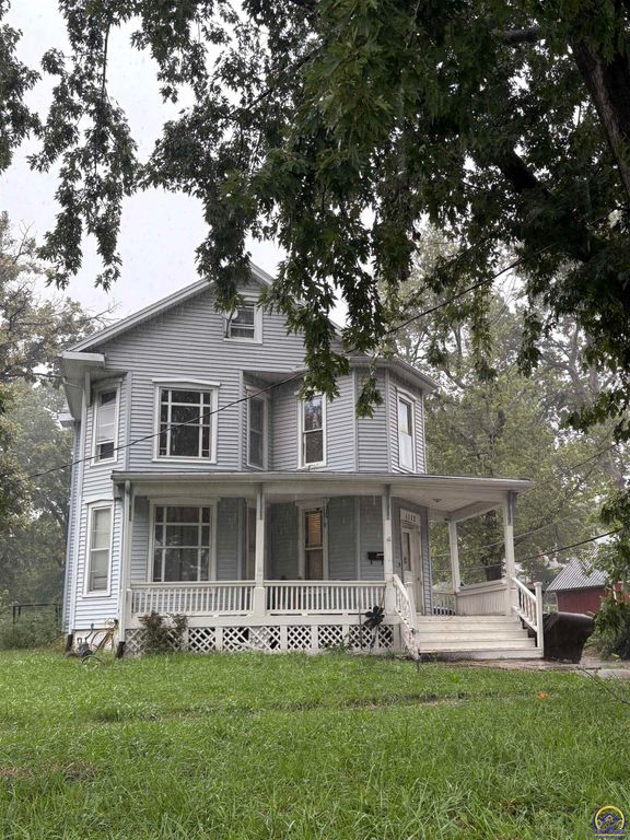 1112 SW 2nd ST, Topeka, KS 66606