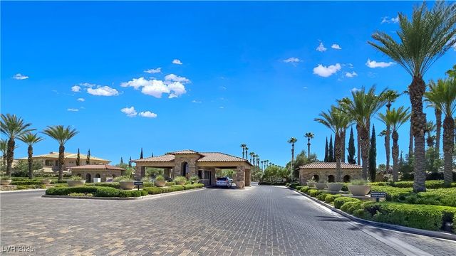 5008 Shoal Creek Circle, Las Vegas, NV 89113