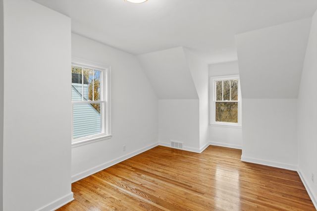 1118 Lane Place, Saint Paul, MN 55106