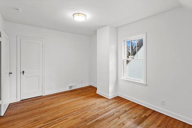 1118 Lane Place, Saint Paul, MN 55106