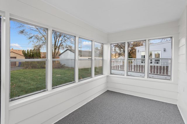 1118 Lane Place, Saint Paul, MN 55106