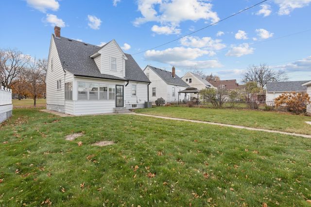 1118 Lane Place, Saint Paul, MN 55106