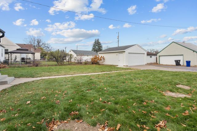 1118 Lane Place, Saint Paul, MN 55106