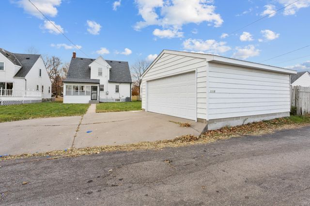 1118 Lane Place, Saint Paul, MN 55106