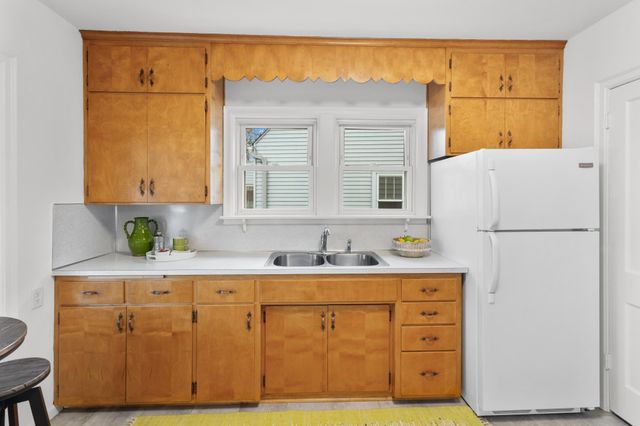 1118 Lane Place, Saint Paul, MN 55106