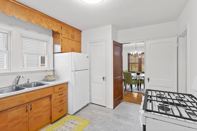 1118 Lane Place, Saint Paul, MN 55106