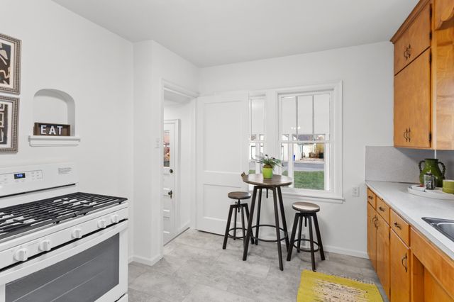 1118 Lane Place, Saint Paul, MN 55106